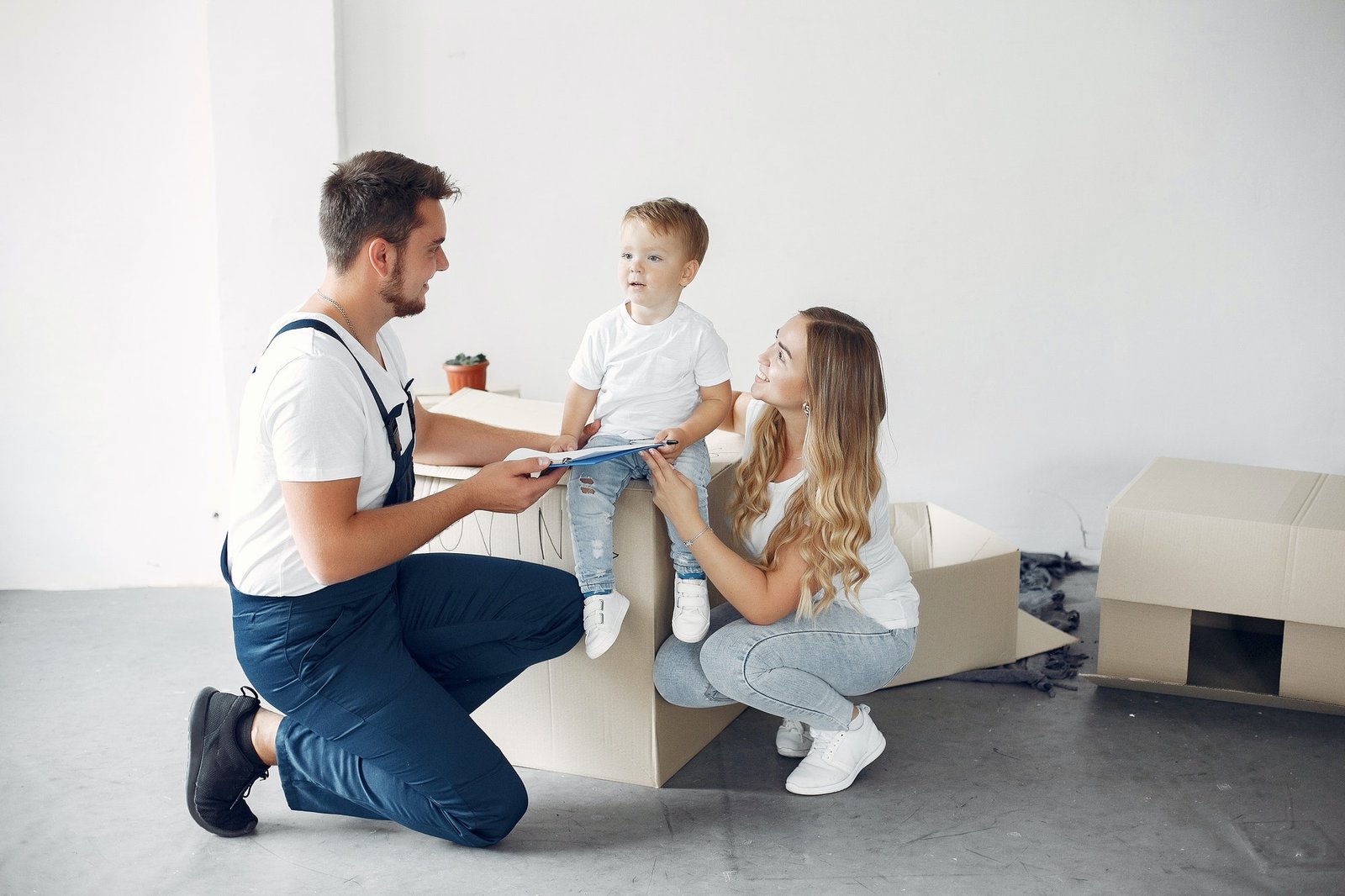 family-moving-and-using-a-boxes.jpg